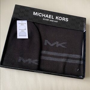 Men’s MICHAEL KORS hat and scarf set